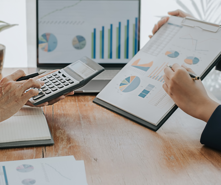 A financial advisor presents financial plan data to the client, providing clear explanations to support their understanding and decision-making.